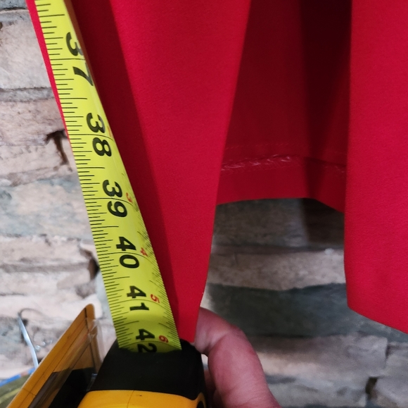 Maggy London - Sleeveless Sheath Dress - Picture 7 of 10